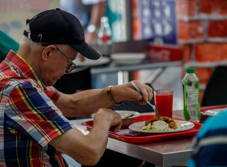 Servidores públicos y algunos trabajadores especiales no se acogen a la reducción de jornada laboral. FOTO: GETTY
