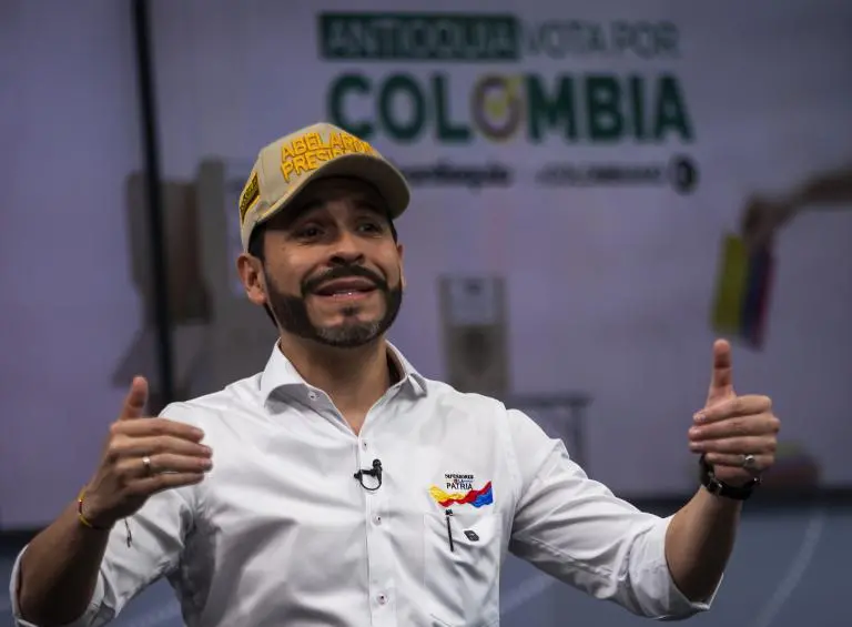 Abelardo de la Espriella afirmó que recibió la información de “una fuente de inteligencia de alto nivel” y que el DNI y organismos oficiales estarían involucrados. Foto: Julio César Herrera Echeverri.