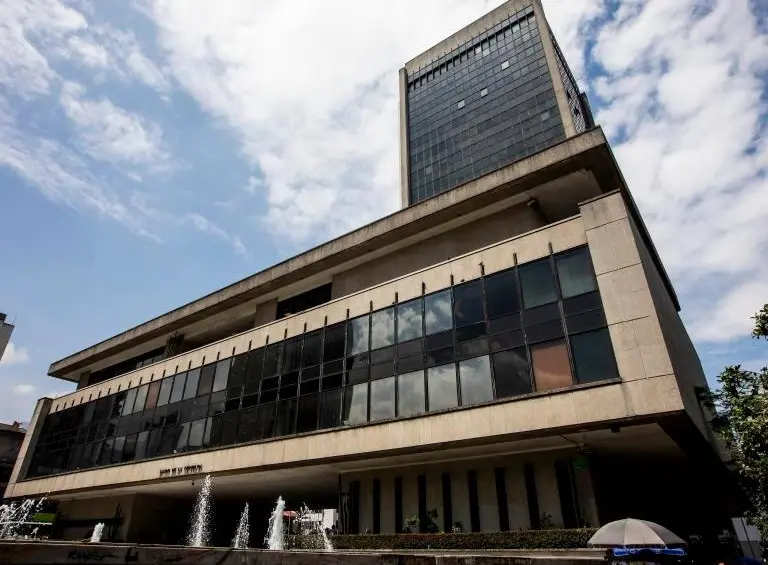 El Banco de la República suspendió hasta nuevo aviso la atención al público en seis ciudades tras el terremoto del 10 de agosto. FOTO JULIO HERRERA
