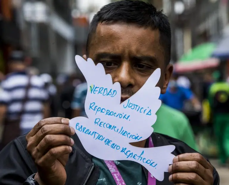 Varios municipios de Antioquia conmemoraron del Día Nacional de la Memoria y Solidaridad con las víctimas del conflicto armado en diferentes puntos de Medellín. Foto: Julio César Herrera Echeverri