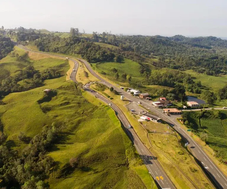 El Gobierno Nacional implementó tarifas diferenciales en cinco peajes de Autopistas del Café, beneficiando a más de 9.000 usuarios frecuentes del Eje Cafetero. FOTO CORTESÍA
