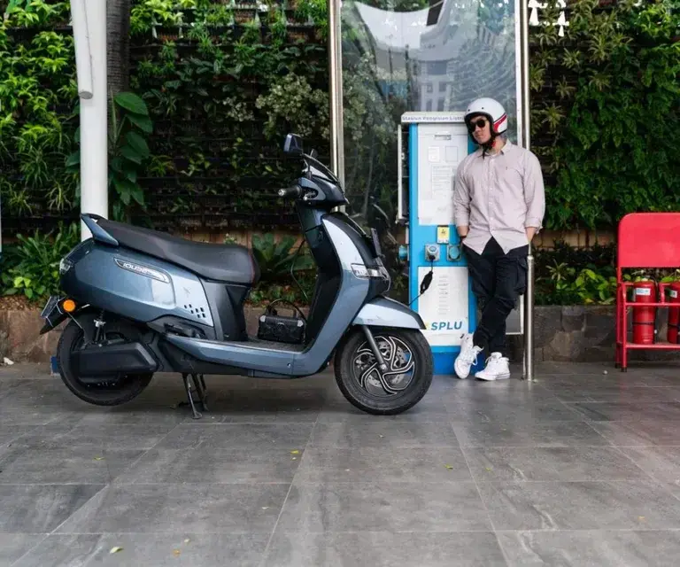 egún el informe interactivo de Andemos, la marca más vendida el año pasado fue Starker, con cerca de 2.000 unidades, comercializadas por Auteco Mobility. En 2026 también entró un nuevo jugador: TVS, con la iQube. FOTO: Cortesía LR.