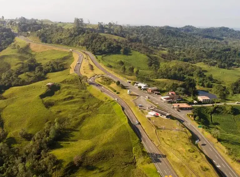El Gobierno Nacional implementó tarifas diferenciales en cinco peajes de Autopistas del Café, beneficiando a más de 9.000 usuarios frecuentes del Eje Cafetero. FOTO CORTESÍA
