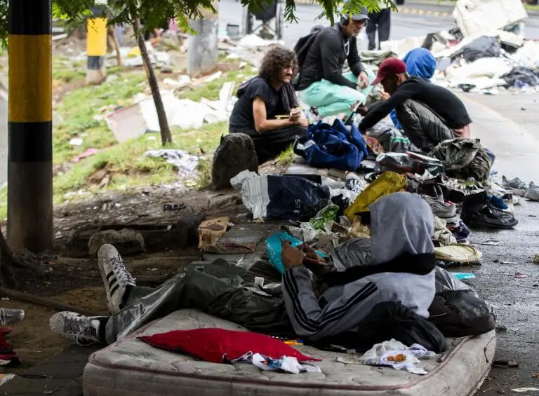 El habitante de calle fue sorprendido mientras dormía en el Centro de Medellín. FOTO DE REFERENCIA: Manuel Saldarriaga Quintero