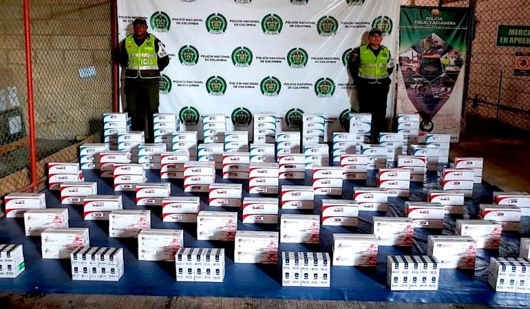 Las autoridades incautaron más de 14.000 cajetillas de cigarrillo, cuyo valor asciende a los $95 millones. FOTO: COLPRENSA.