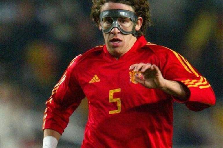 La máscara que usó Carles Puyol en una de sus fracturas. Foto: Redes sociales