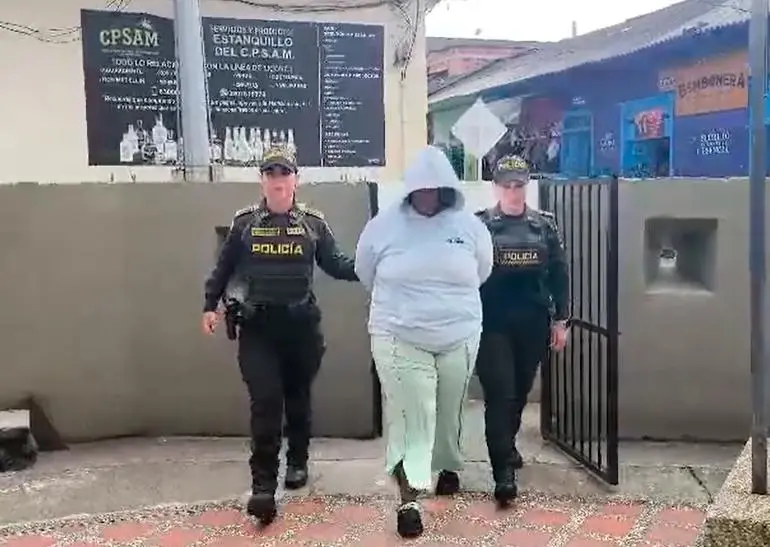 La mujer comenzó a figurar en el cartel de los más buscados por su presunta participación en el homicidio de un hombre. FOTO: IMAGEN TOMADA DE VIDEO 