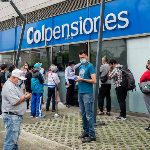 En la ponencia alternativa se propone 1,5 salarios mínimos como el monto de cotización de los colombianos, que pasaría al Régimen de Prima Media, que administra Colpensiones. FOTO CAMILO SUÁREZ