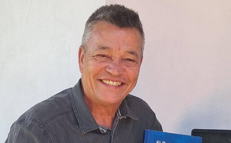 Carlos Mario Álvarez “Monolín” presenta su obra “El Readaptador deportivo funcional”, un compendio de 180 páginas que busca transformar la recuperación física y emocional de los deportistas tras una lesión. FOTO CORTESÍA