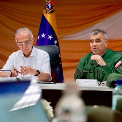 Los ministros de Defensa de Colmbia y Venezuela, Iván Velásquez y Vladimir Padrino, respectivamente. FOTO COLPRENSA