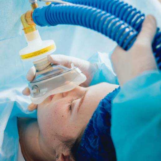 La anestesia general es comparado por los especialistas como un estado de coma farmacológico, el cual es reversible. Es un procedimiento seguro y confiable. FOTO: SSTOCK