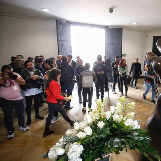 ogotá. Septiembre 15 de 2023. En el museo Botero colocan una ofrenda floral para rendir homenaje al maestro Fernando Botero tras su fallecimiento. (Colprensa- Camila Díaz)