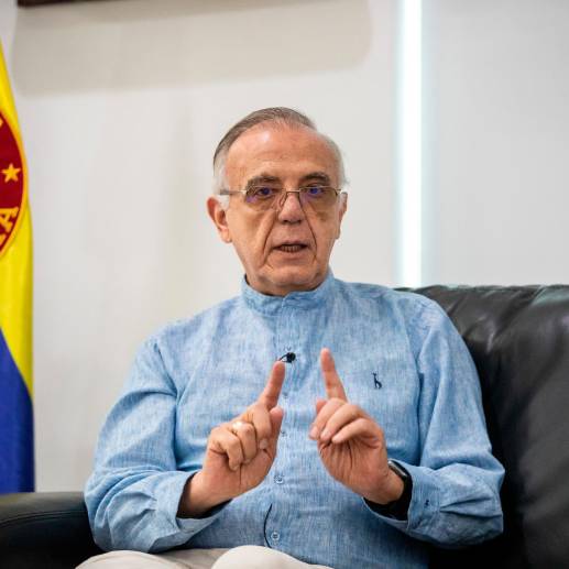 El ministro de Defensa, Iván Velásquez, aseguró que las Fuerzas Armadas tienen que seguir con su deber de asumir el pleno control del territorio nacional. FOTO CAMILO SUÁREZ