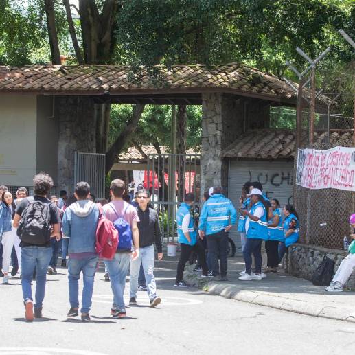 Ingreso a la Universidad de Antioquia por la calle Barranquilla. Foto: Esneyder Gutiérrez