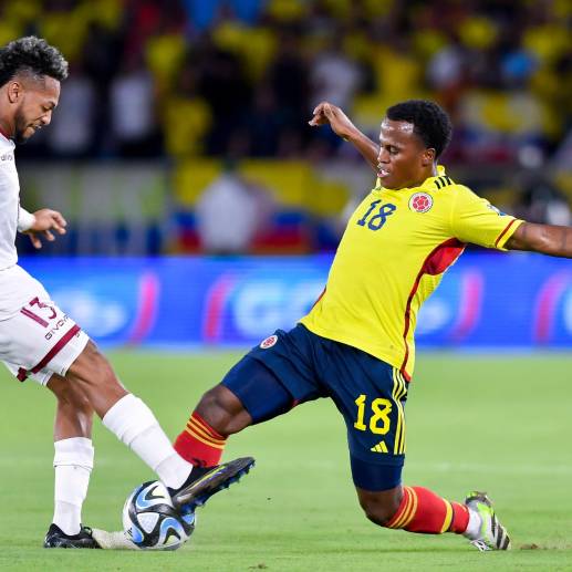 El extremo chocoano Jhon Arias, que hace parte del Fluminense de Brasil, puso el centro para el gol que le dio los 3 puntos a Colombia ante Venezuela en Barranquilla. Buen comienzo en la Eliminatoria-2026. <span class="mln_uppercase_mln">FOTO</span> <b><span class="mln_uppercase_mln">GETTY</span></b>