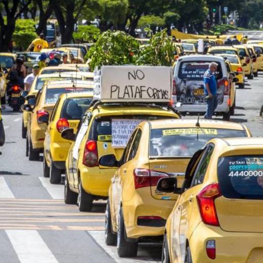 Los taxistas aseguran seguir convencidos de que sus argumentos para seguir haciendo estas jornadas de protesta, son legítimos. FOTO: JUAN ANTONIO SÁNCHEZ