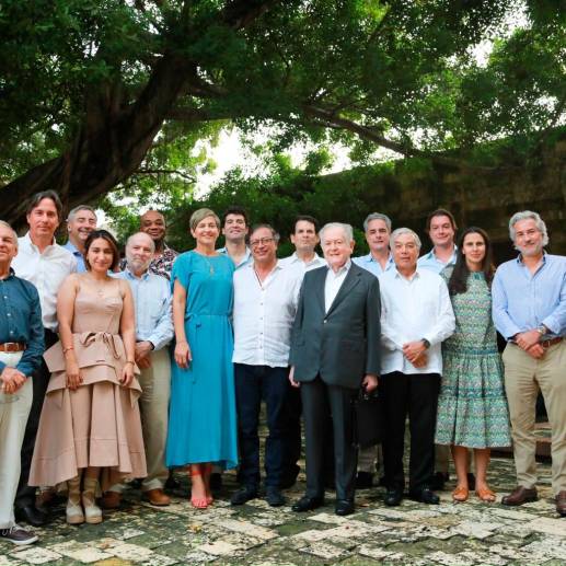 La foto del encuentro entre el presidente Gustavo Petro y los cacaos empresariales, entre ellos Luis Carlos Sarmiento Angulo. FOTO PRESIDENCIA