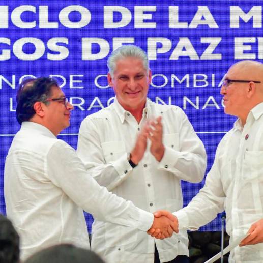 Desde Cuba las delegaciones negociadoras de paz del Gobierno y del ELN anunciaron que pondrán en marcha un cese de hostilidades durante seis meses. FOTO CORTESÍA PRESIDENCIA