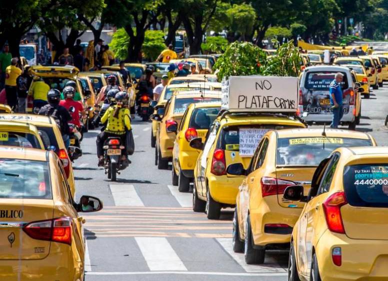 El paro de taxistas rechazaba, entre otras cosas, las plataformas de transporte. FOTO JUAN ANTONIO SÁNCHEZ