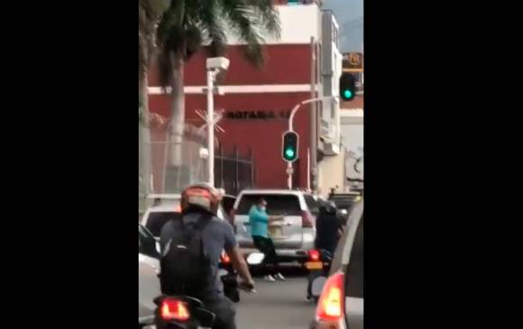 La motocicleta en la que iban a cometer el fleteo fue incautada. Foto Captura de pantalla.