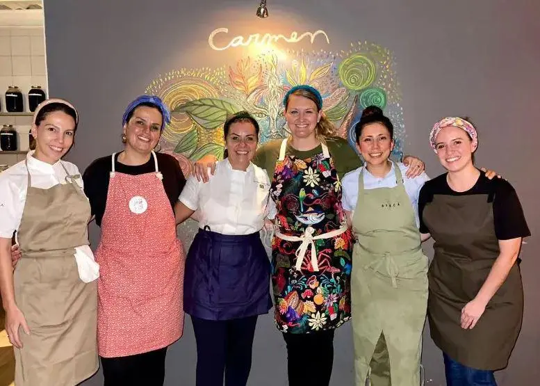 Carmen Ángel, la “paisa gringa” que gracias al amor a sus raíces colombianas llegó a Medellín a nutrir la cultura gastronómica de la ciudad. FOTO cortesía Grupo Carmen