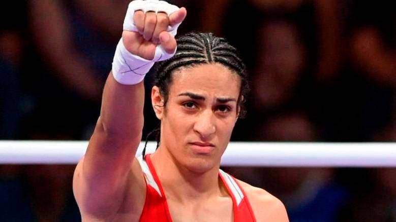 La boxeadora argelina Imane Khelif ganó la medalla de oro en el boxeo de los pasados Olímpicos en la categoría de los 66 kg. FOTO: Tomada de X @PARIS2024