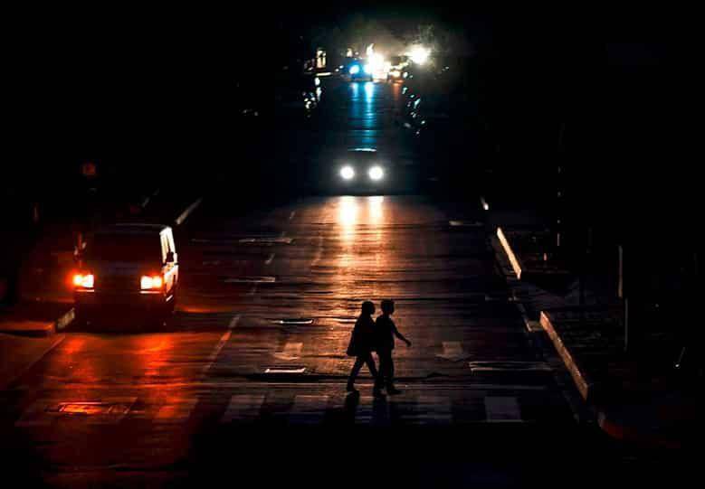 Ocurrió un apagón en Venezuela en la madrugada de este 30 de agosto. Foto: AFP