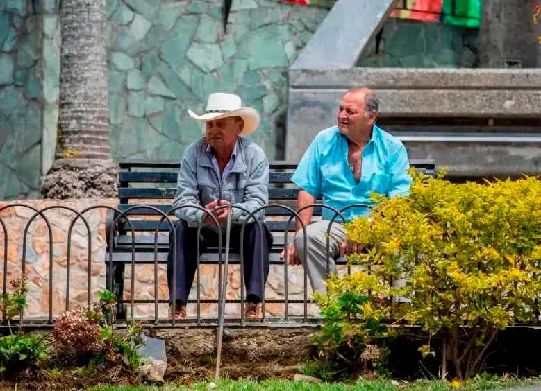 El Ministerio de Hacienda publicó un borrador de decreto que propone modificar la fórmula para calcular el deslizamiento del salario mínimo en las pensiones de renta vitalicia. FOTO EL COLOMBIANO 