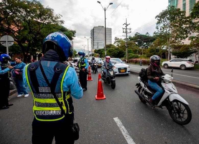 Si incumple el pico y placa lo pueden sancionar en cualquier municipio del Valle de Aburrá. FOTO EL COLOMBIANO