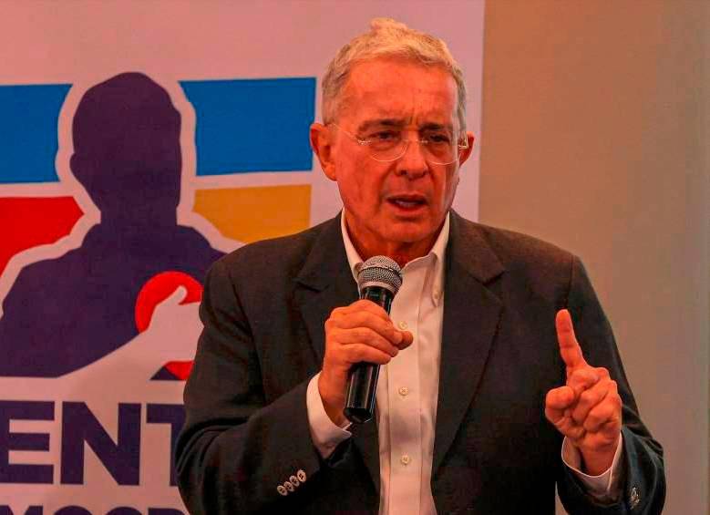 Uribe pidió defender la infraestructura vial del país. FOTO: Manuel Saldarriaga