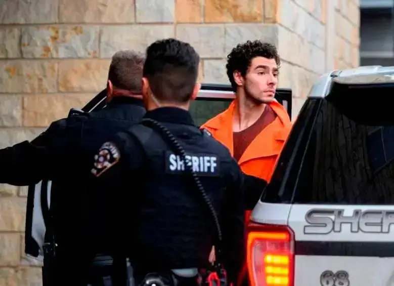 Luigi Mangione al momento de ser detenido. FOTO: GETTY