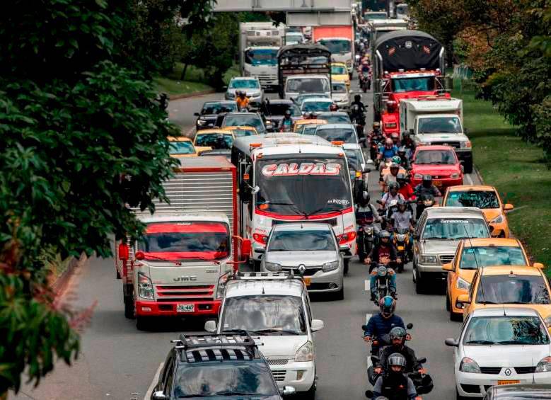Evítese las excusas y los malos ratos ante los agentes de tránsito. Revise bien el pico y placa. FOTO: EL COLOMBIANO