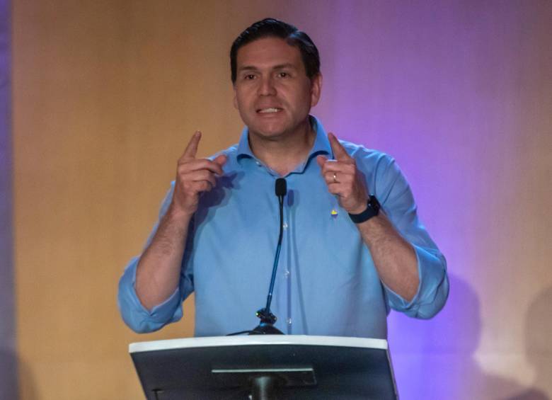 El exministro de Defensa, Juan Carlos Pinzón, aseguró que le apostará en varios frentes a la educación en el país en caso de llegar a ser presidente. FOTO: Julio Herrera