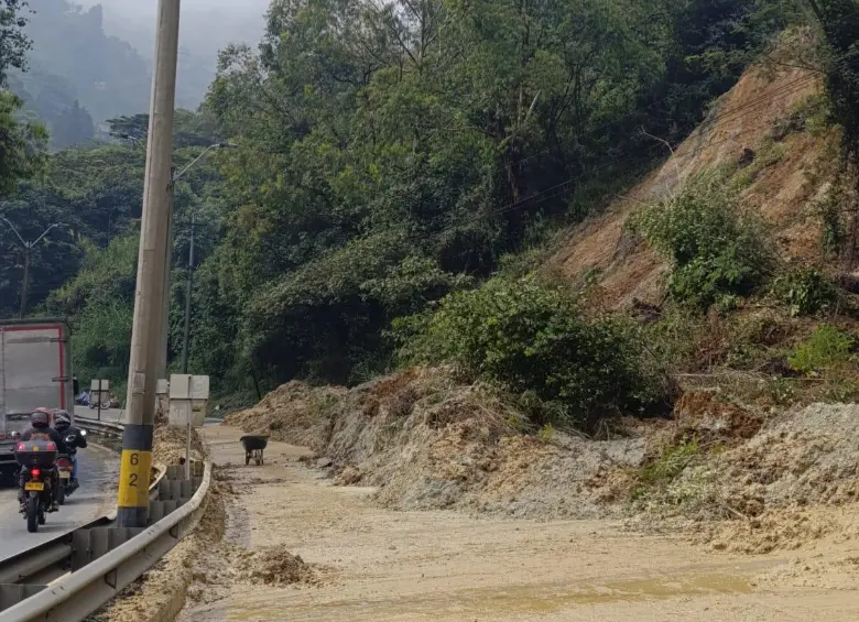 Así quedó la zona afectada tras el deslizamiento de esta madrugada. FOTO: EL COLOMBIANO