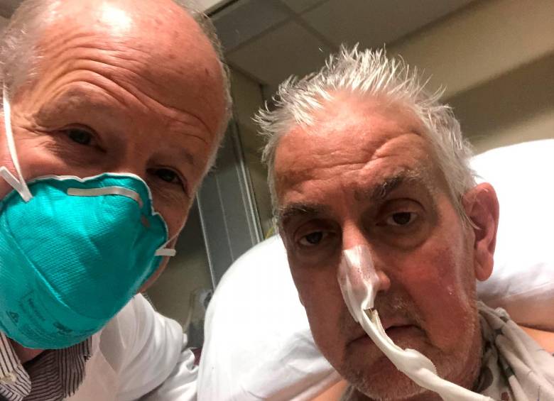 El cirujano Bartley P. Griffith con su paciente de 57 años, David Bennett. FOTO ARCHIVO UNIVERSIDAD DE MARYLAND