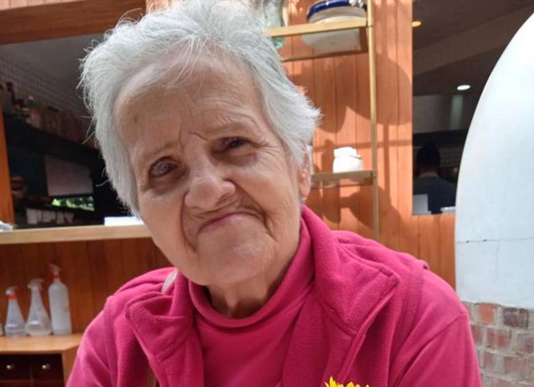 Laura Victoria González fue maestra durante cuatro décadas. Su familia ha tenido que librar una dura batalla jurídica para que le entreguen sus medicamentos oncológicos. FOTO Cortesía