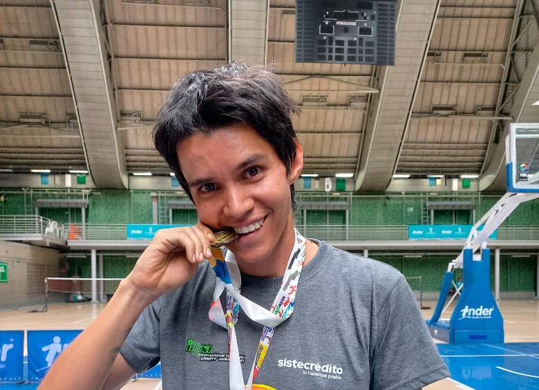 Sebastián Ceballos, antioqueño de 31 años, quien salió campeón del Mundial de Footbag en la modalidad de freestyle. FOTO CORTESÍA