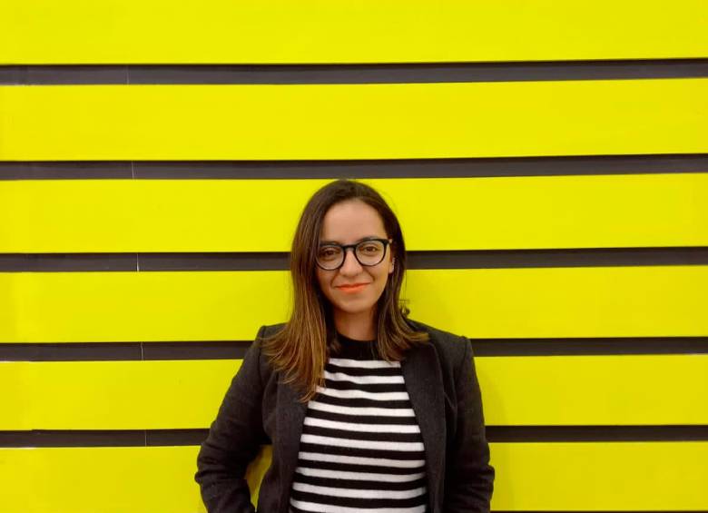 La editora general de Vorágine, Laila Abu Shihab Vergara escribió una de las diez historias del libro. FOTO Cortesía.