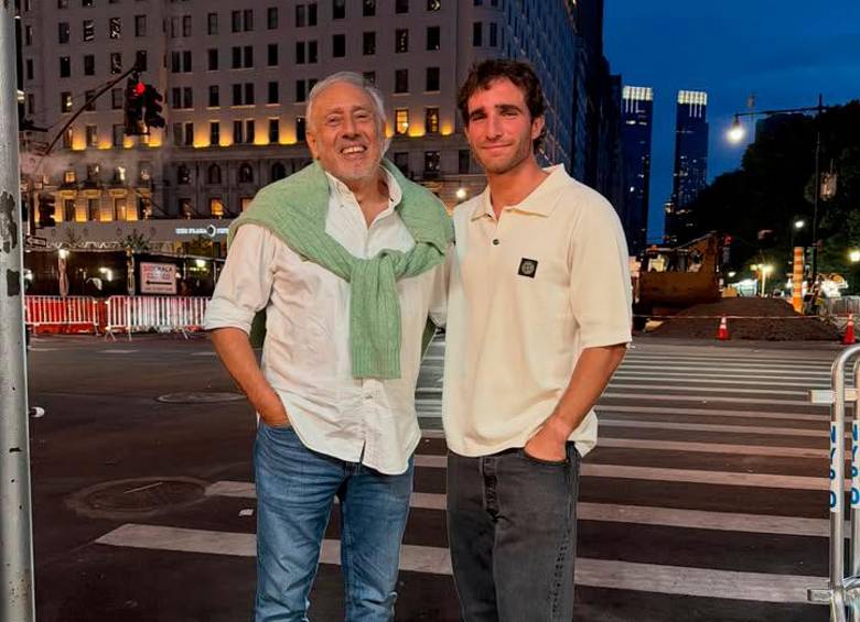 Valentín y su abuelo, quien lo salvó del maltrato de su padre. FOTO Instagram @valenyan_