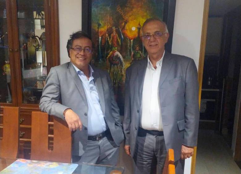 El presidente electo Gustavo Petro en compañía del designado ministro de Defensa, Iván Velásquez. FOTO: Twitter @PetroGustavo