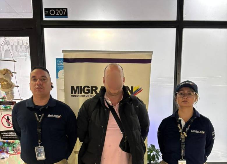 El hombre de 49 años era requerido también por porte ilegal de armas. FOTO: Cortesía Migración Colombia