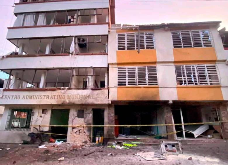 En imágenes compartidas por un líder comunitario del municipio se ve cómo quedó el edificio. FOTO TWITTER @JUANMATOER