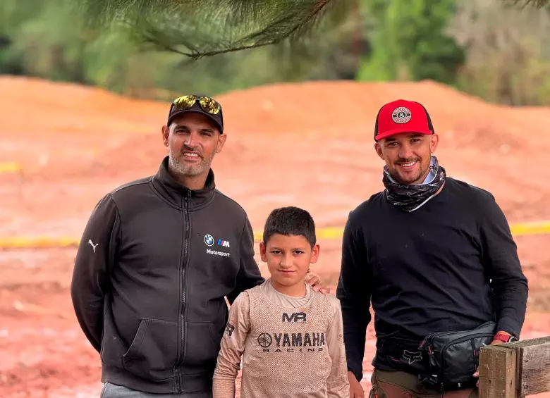 Sebastián Arango y David Chacón han sido entrenadores de ambos niños. FOTO: Cortesía