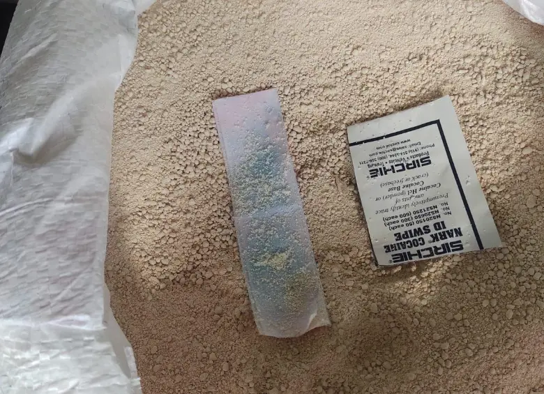 La groga estaba en una mezcla con yeso. Foto: Policía Nacional. 