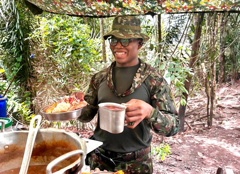El ‘chef’ del Ejército que es viral por cocinar en la selva