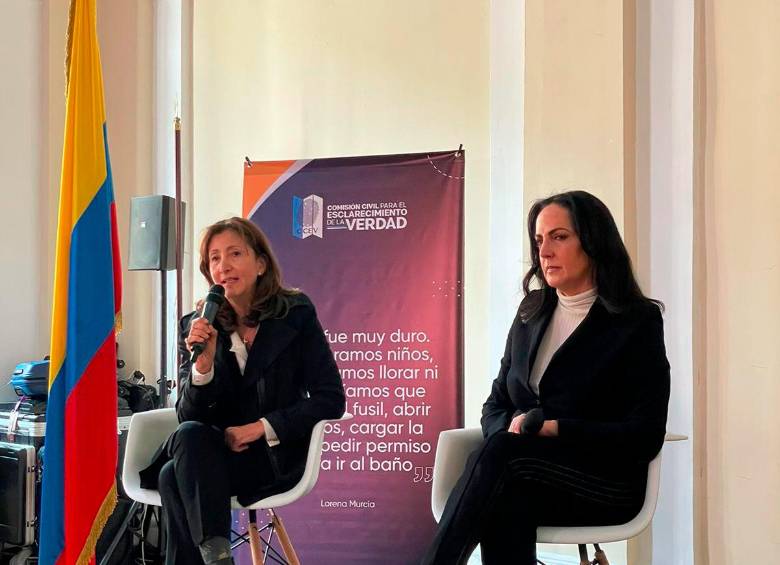 Al evento de lanzamiento asistieron la política Ingrid Betancourt y la senadora del CD María Fernanda Cabal. FOTO cortesía