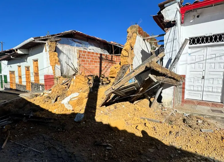 Aspecto de la vivienda que colapsó en la zona urbana de Sonsón, que no se encontraba habitada. FOTO: Cortesía Alcaldía de Sonsón