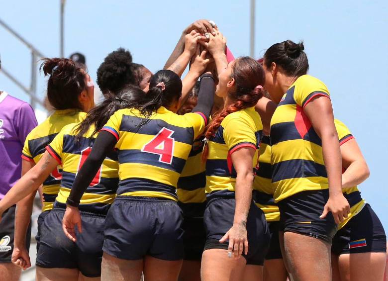 El equipo colombiano de rugby femenino venció 7-5 en la final a la selección de Argentina, potencia de este deporte. FOTO COC