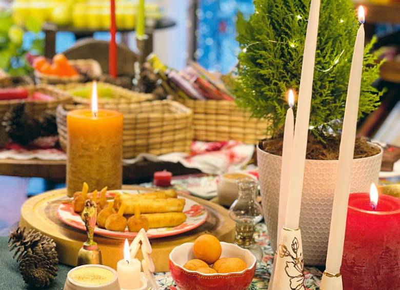 Este es un ejemplo de @casatiz de una decoración de mesa muy navideña, apenas para las novenas. FOTO Cortesía