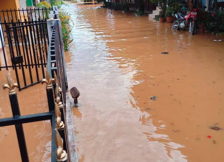 El agua ha superado los 40 centímetros de altura. FOTO CORTERSÍA
